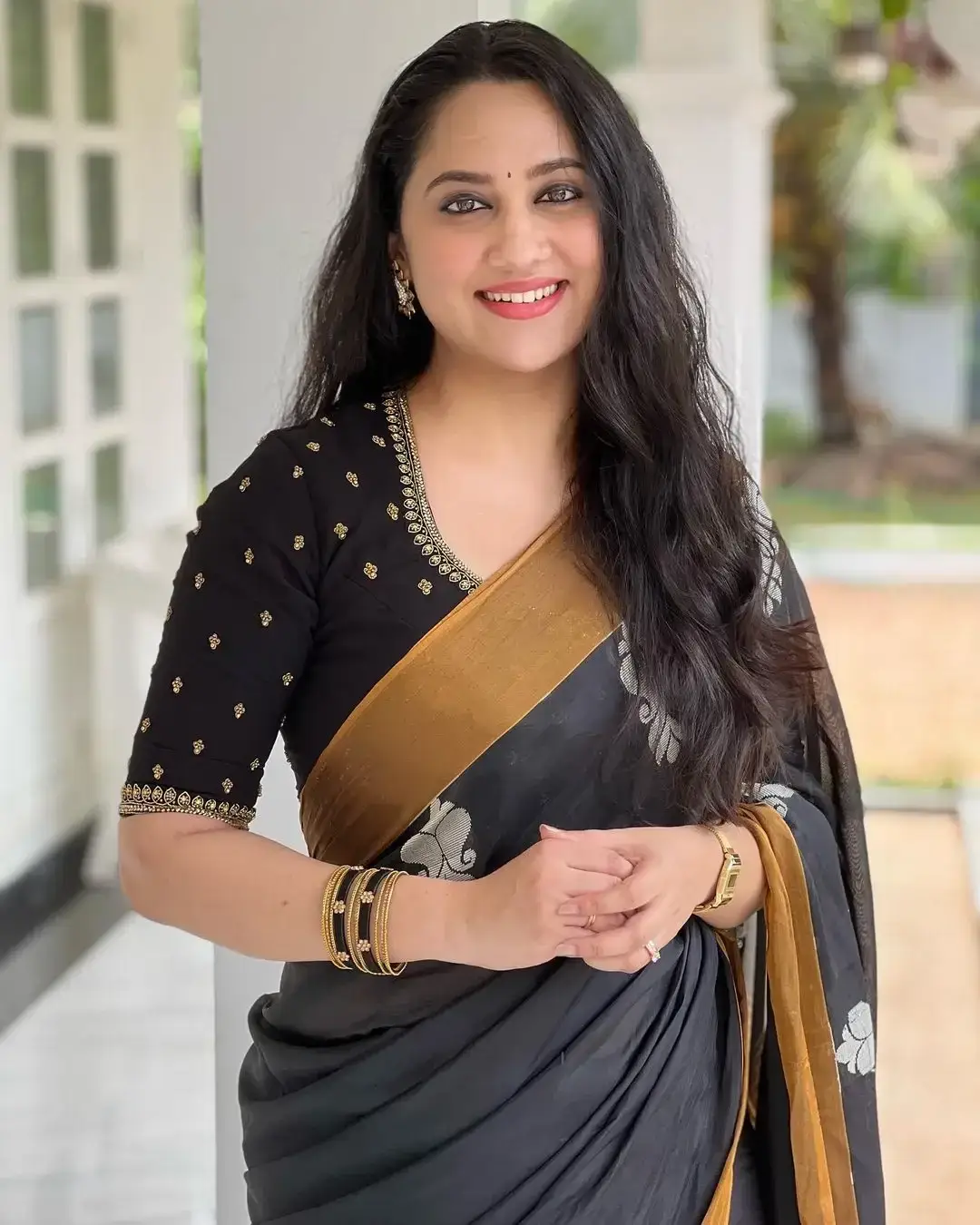 beautiful indian queen miya george in traditional black saree